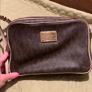 Michael Kors Jet Set crossbody purse